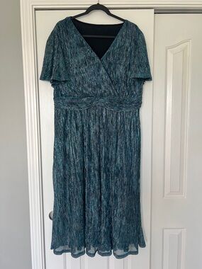 BloomChic Teal, Black, and Silver Metallic Pleated Midi Dress NWT